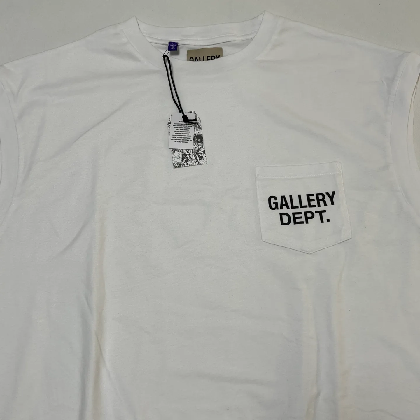 GALLERY DEPT. AUGI SLEEVELESS TEE/VINTAGE BLACK/NAVY/WHT English pocket sleeveless vest TEE Washed black/navy blue/white S-XL Same as the original version Super comfortable summer brushed lightweight material No sense of comfort on the upper body Loose and crisp fit Comfortable and breathable
